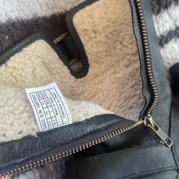 UGG Chaney Women’s Black Leather & Shearling Lined Boots Size 8.5 - Picture 2 of 3